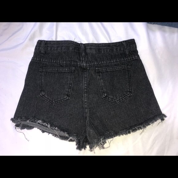 Black ripped shorts - Picture 2 of 2